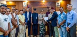 बाढी प्रभावितका लागि औषधि आयातकर्ता सङ्घले दियो ३ करोडभन्दा बढीको औषधि