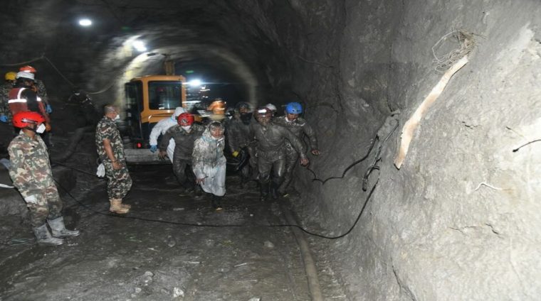चिलिमे सुरुङमा तीन शव फेला, दुई शव बाहिर निकालियो