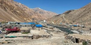 केरुङ बन्द भएपछि हिल्सा र कोदारी हुँदै फर्किंदै कैलाशका पर्यटक, २ हजारभन्दा बढी नेपाल आए
