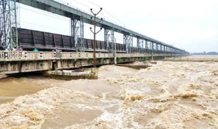 सप्तकोशीको बहाव अझै जोखिमपूर्ण, ५६ मध्ये ३८ ढोका खोलिए सप्तकोशीको बहाव अझै जोखिमपूर्ण, ५६ मध्ये ३८ ढोका खोलिए
