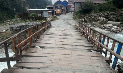 मनाङ जाने यात्रुलाई सूचना : धारापानीमा सडक ५ बजेसम्म बन्द
