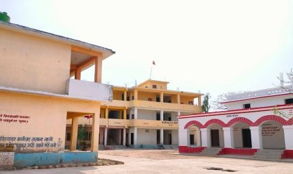 रसुवाका बाढीपीडित १० अनाथ छात्रको शैक्षिक जिम्मा मटिहानी गुरुकुलले लिने