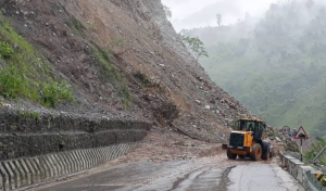 वर्षाका कारण यी राजमार्गमा राति सवारी चलाउन नपाइने वर्षाका कारण यी राजमार्गमा राति सवारी चलाउन नपाइने